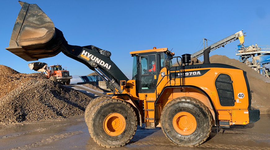 The first HL970A Wheel Loader rolls in to Poullard